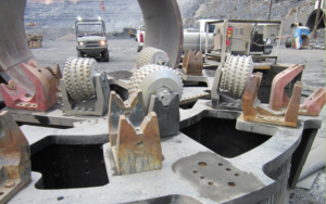 RAISED BORE CUTTING HEAD